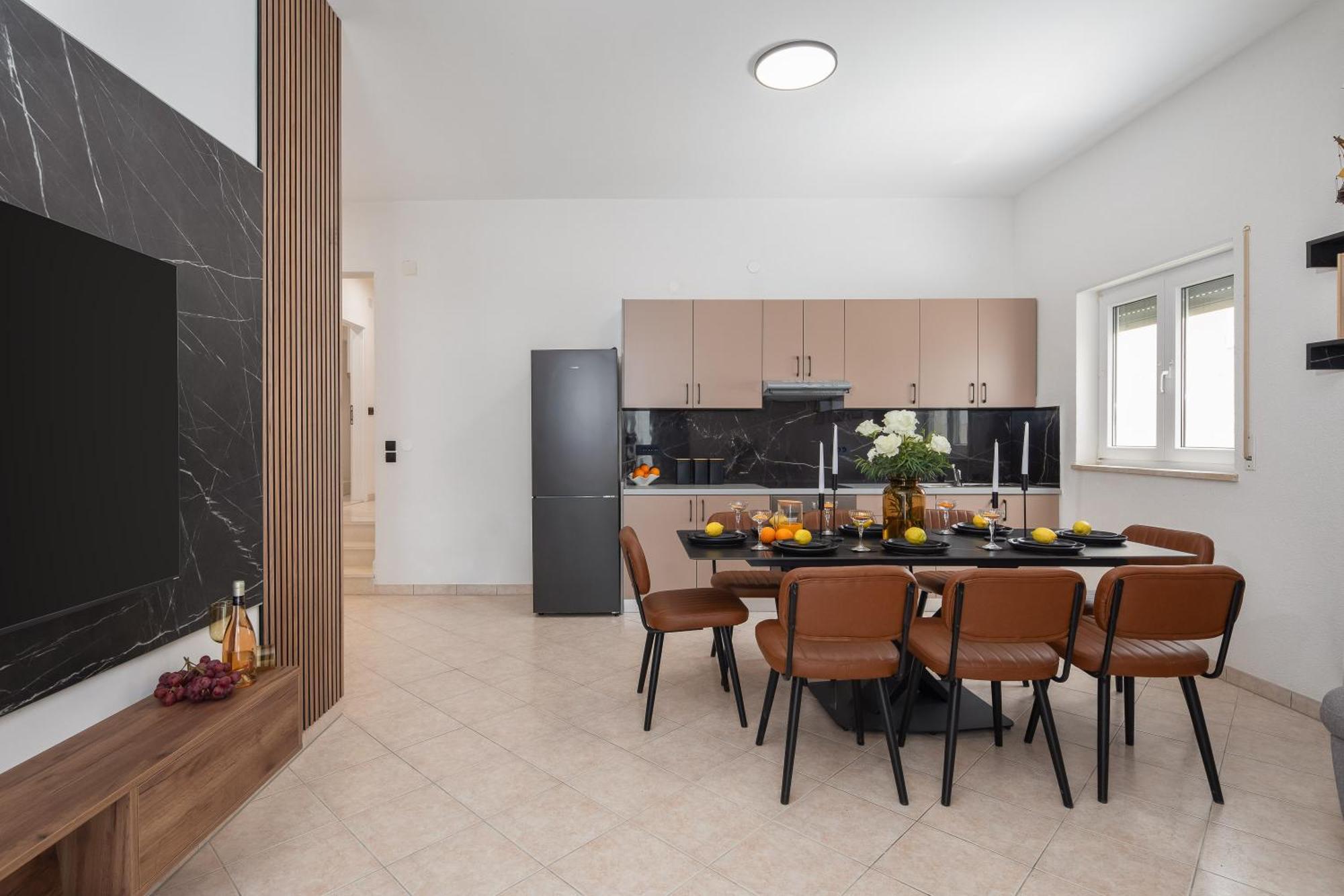 Bella Figura Apartments - Heated Pool Omiš Εξωτερικό φωτογραφία
